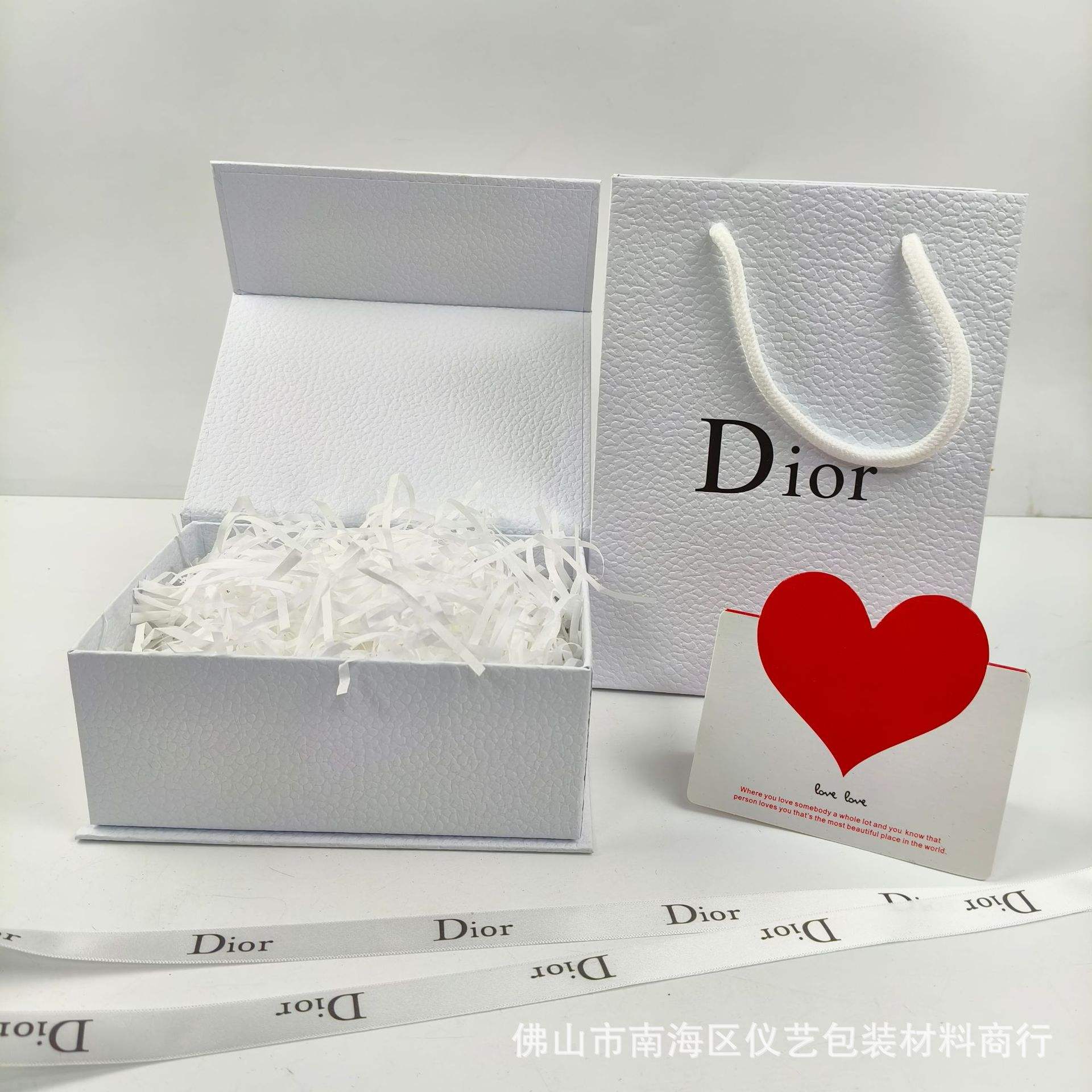 Di family flip lid perfume box