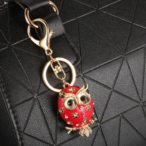 Porte-clés hibou tendance en métal plaqué or avec chaînes et cristaux scintillants, pendentif pour sac ou voiture - Product Image 3