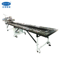 Machine automatique de perçage et de rivetage pour l'assemblage des composants de grille d'aération, nécessitant le perçage de trous et le tirage de rivets