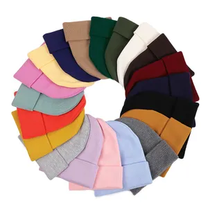 Vente en gros de 20 couleurs Bonnet tricoté de couleur unie côtelé Grand chapeau chaud en acrylique extensible Unisexe pour les activités de plein air