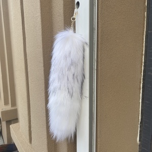Vente en gros de porte-clés colorés en fausse <span class=keywords><strong>fourrure</strong></span> de renard, breloque mode avec pompon pour sac à main pour femme - Product Image 3