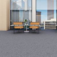 Tuile de moquette modulaire 50x50 Style moderne Carreaux de moquette commerciaux de couleur unie Tuiles de moquette carrées en polypropylène bitume