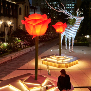 Centro comercial al aire libre de estilo moderno personalizado, escultura de iluminación de rosas, luces de paisaje, luces creativas verdes para Park Hotel - Product Image 1