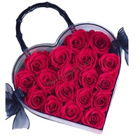 Vente chaude le coeur des roses éternelles de mer dans une boîte en acrylique pour la boîte-cadeau de la Saint-Valentin fleurs de roses conservées de longue durée