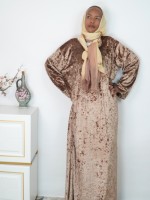 Abaya de qualité supérieure en velours doux beige à manches longues et col rond, robe maxi de fête pour femmes musulmanes de Dubaï, personnalisable
