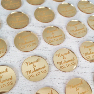 Etiquetas de Nombre Personalizadas de Acrílico Dorado Redondas para Bebé, Logotipo de Nombre Cortado con Láser - Product Image 3