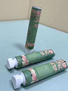 Tube cosmétique vert imprimé sur mesure avec bouchon à clapet blanc pour crème pour les mains - Product Image 2