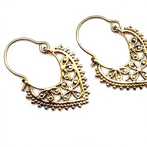 Petites boucles d'oreilles créoles dorées pour jeunes filles, bijoux en laiton en forme de cœur style bohème, pour mariages, fêtes, fiançailles, cadeaux - Product Image 2