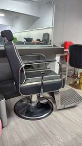 Chaise de beauté hydraulique, mobilier de salon, chaise de barbier en cuir et en bois avec base chromée pour salon de coiffure ou salon de barbier - Product Image 2