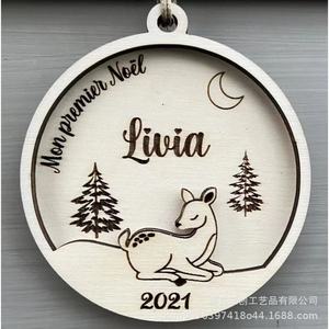 Adorno Navideño de Madera Circular Grabado con Ciervo, Luna y Árbol 2021 Decoración para el Hogar Hecho en Shandong - Product Image 1