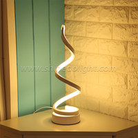 Vente en gros Lampe de table LED moderne simple et rechargeable Lampe de table Protection des yeux Lampe de table Bar d'hôtel Lampe créative Lampe de table de nuit LED