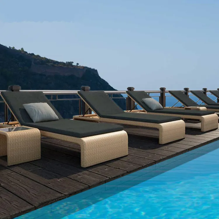 Chaise longue d'extérieur de luxe lit de bronzage en osier piscine club de plage meubles de jardin patio lit de repos en rotin pour l'extérieur