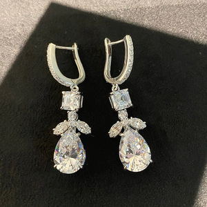 Pendientes de Oreja con Diseño de Hojas Florales en Forma de Lágrima para Mujer, Joyería de Moda para Uso Diario y Fiestas - Product Image 2