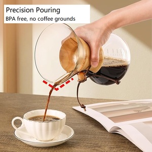 Carafe à café en verre borosilicate sans plomb avec col en bois moderne - Product Image 1