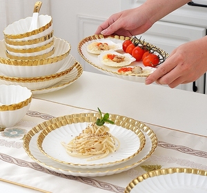 Ensemble <span class=keywords><strong>de</strong></span> vaisselle <span class=keywords><strong>de</strong></span> restaurant pour fêtes et tables, vaisselle en céramique pour hôtels, ensembles <span class=keywords><strong>de</strong></span> vaisselle à bord doré plaqué <span class=keywords><strong>porcelaine</strong></span> <span class=keywords><strong>de</strong></span> <span class=keywords><strong>luxe</strong></span> royale - Product Image 4