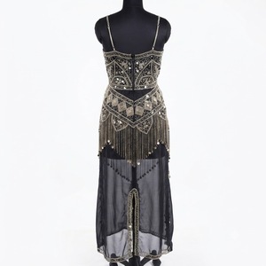 Mono de lujo opulento negro con cuentas bordadas a mano para mujer, con intrincado bordado de cuentas plateadas, flecos metálicos y capas transparentes. - Product Image 2