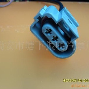 Cargador universal para coche Olt, conector USB tipo A para carga de automóviles y motocicletas - Product Image 2