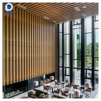 Panneau en forme de U suspendu de plafond de déflecteur en bois de bande métallique pour la conception extérieure de faux plafond de bruit d'hôtel pour le centre commercial
