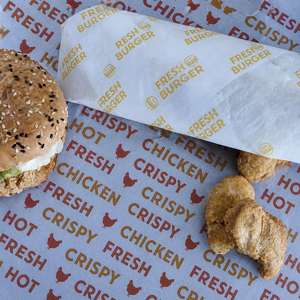 Papel de Envoltura Resistente al Aceite de Grado Alimenticio con Logotipo Personalizado al por Mayor para Hamburgueserías y Restaurantes de Pollo Frito - Product Image 1