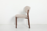 Chaise de salle à manger beige moderne avec dossier arrondi, structure en métal noyer, chaise d'appoint pour salle à manger et cuisine