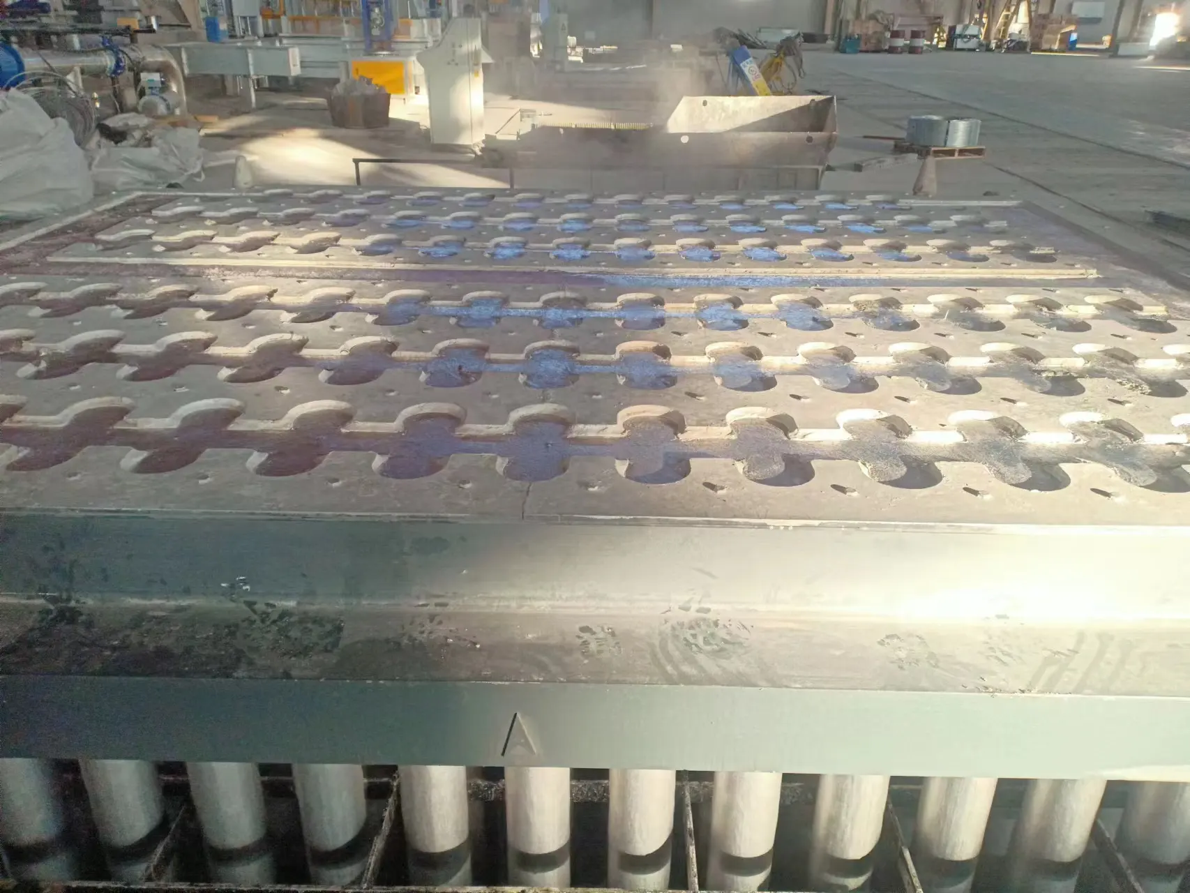 自動アルミビレット水平鋳造機生産ライン、金属アルミビレット鋳造機ホットトップテーブル