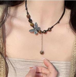 Venta al por mayor de collares de mariposa de estilo étnico <span class=keywords><strong>chino</strong></span> nicho estilo antiguo cadenas largas de suéter cadenas de clavícula tejidas - Product Image 2