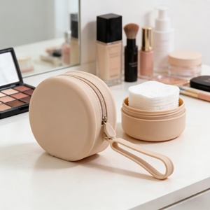Sac de maquillage en silicone imperméable multifonctionnel de grande capacité, élégant et portable pour le voyage - Product Image 1