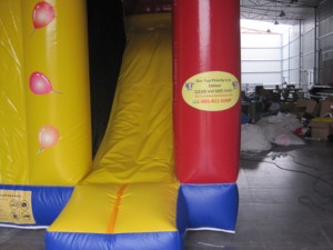 ปราสาทลมเป่าลม PVC เป็นมิตรกับสิ่งแวดล้อม รับน้ำหนักได้ 800 กก. รองรับผู้โดยสาร 12 คน สำหรับงานวันเกิดเชิงพาณิชย์ - Product Image 2
