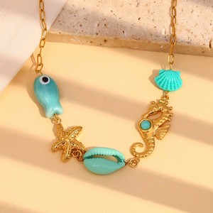 Collar con Colgante Delicado Chapado en Oro con Detalles Intrincados de <span class=keywords><strong>Coral</strong></span> con Temática Oceánica Juguetona - Product Image 6