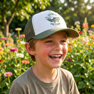Casquette de camionneur pour enfants avec broderie de truite, bicolore blanc et olive, dos en maille, casquette snapback pour la pêche en plein air, casquette de baseball pour enfants - Product Image 1