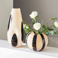 Vas Kaca Polkadot Hitam Beige Krem Abstrak Bergaris untuk Bunga Segar Dekorasi Meja Rumah