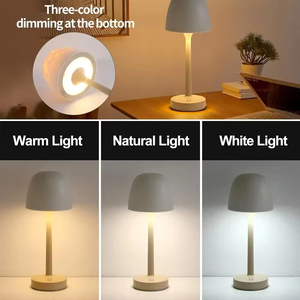 Lámpara de Mesa de Proyección LED con Control Remoto, Diseño de Pedestal Alto, Proyecciones de Ondas de Agua y Aurora, Uso en Interiores - Product Image 3
