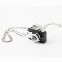 Colliers pendentifs rétro lumineux en forme d'appareil photo, créatifs, style LED SLR, tendance, avec son d'obturateur de flash photo, collier caméra discrète