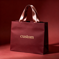 Sac cadeau de luxe en papier bordeaux avec logo doré, poignée en satin, imprimé sur mesure, élégant sac de shopping pour mariages et événements