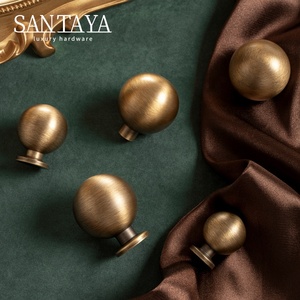 Maniglie Rotonde <span class=keywords><strong>per</strong></span> <span class=keywords><strong>Mobili</strong></span> Santaya in Ottone Anticato, <span class=keywords><strong>Pomelli</strong></span> <span class=keywords><strong>per</strong></span> Cassetti in Bronzo Massiccio, Manopole Retrò in Ottone <span class=keywords><strong>per</strong></span> Cucina e Arredamento - Product Image 2