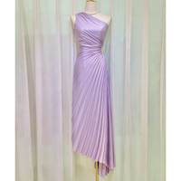 Vente en gros de vêtements de boutique de haute qualité, robe à col incliné de luxe léger, robe de soirée plissée irrégulière pour femmes, été