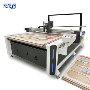 REMEYA Publicité – Découpeuse numérique de haute précision pour panneaux KT en PVC, avec alimentation automatique et table à vide, à couteau oscillant CNC - Product Image 1
