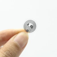 13,56 MHz RFID HF Tamaño personalizado NFC Etiqueta adhesiva PET PVC NFC Tag Chip Ntag213 Ntag215 Ntag216 Rollo de pegatinas RFID