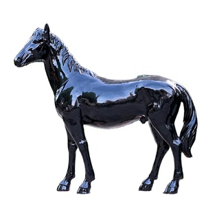 Commercio all'ingrosso della fabbrica a buon mercato a grandezza naturale bianco/nero <span class=keywords><strong>in</strong></span> fibra di vetro decorazione del <span class=keywords><strong>cavallo</strong></span> statua di arte moderna all'aperto ornamento di natale per i regali - Product Image 1