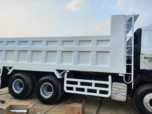 Camion à benne basculante d'occasion fabriqué au Japon Hino 700 500 Howo Shacman 6x4 8x4 Camion à benne basculante Camions à benne basculante 40 tonnes - Product Image 6