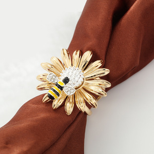 European Style Chrysanthemum <b>Bee</b> Brooch Rhinestone Zinc Alloy Women's Lapel Pin <b>Gift</b> Accessory - Product Image 3