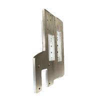 Support d'assemblage en aluminium sur mesure, soudé et fabriqué par découpe CNC, avec plusieurs découpes et trous de fixation