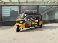 Auto Rickshaw de Pasajeros para Transporte Público en África, 11 Asientos en Posición Frontal, Motor Zongshen Refrigerado por Agua, Cortina de Lluvia, Techo Blando/Rígido