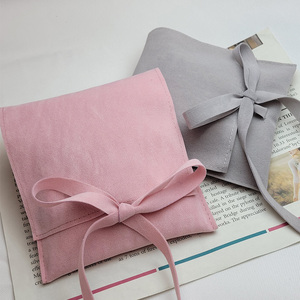 Pochette à bijoux en velours avec logo personnalisé en relief, enveloppe en microfibre suédée pour maquillage et produits de beauté, sac personnalisé pour petites entreprises - Product Image 6