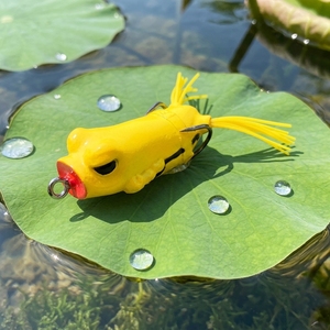 Rana da pesca a galleggiamento alto Boxer <span class=keywords><strong>Frog</strong></span> per tronchi sommersi, set di ami affilati premium, gomma resistente, ideale per la pesca al pesciolino. - Product Image 1