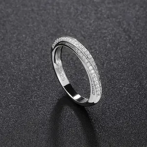 Joyería fina S925 plata esterlina chapada en oro Micro incrustaciones Moissanite anillo delicadeza novia boda anillo de bobinado