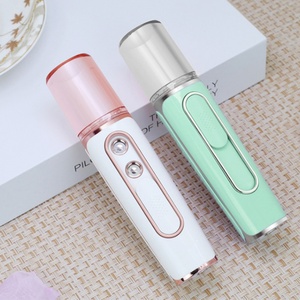 Banco de Energía Portátil para el Cuidado de la Piel con Carga de Emergencia, Spray Hidratante de Doble Orificio, Spray Facial Nano Hidratante - Product Image 3