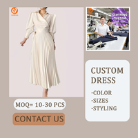 Robe longue femme 7934 avec col polo et nœud latéral, taille naturelle, coupe ajustée pour occasions formelles, confectionnée par un fabricant de vêtements.