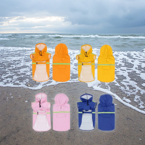 बड़े कुत्तों के लिए समायोज्य चिंतनशील पु वर्षा जैकेट हुड हल्के क्लासिक शैली के साथ आरामदायक और वाटरप्रूफ कोट - Product Image 1