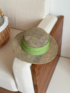 Sombrero de paja de hierba salada <span class=keywords><strong>con</strong></span> serigrafía y cinta, estilo Old Money francés, hueco y plano, para mujer, ideal para viajes, vacaciones y playa en verano. - Product Image 6